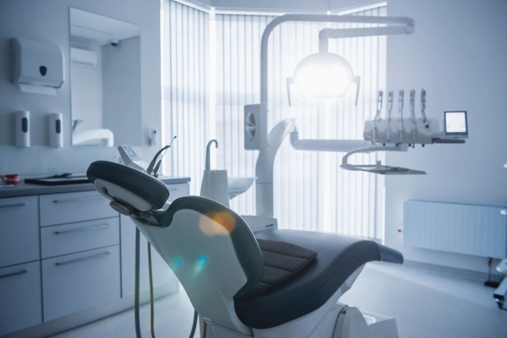 Dental Specialists Near Me – What to Look for and What to Ask – Featured Image Dental Specialists Near Me - What to Look for and What to Ask - Featured Image