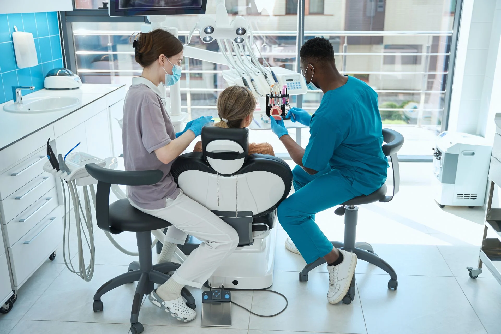 What Does a Dental Specialist Do That a General Dentist Cannot – Featured Image What Does a Dental Specialist Do That a General Dentist Cannot - Featured Image